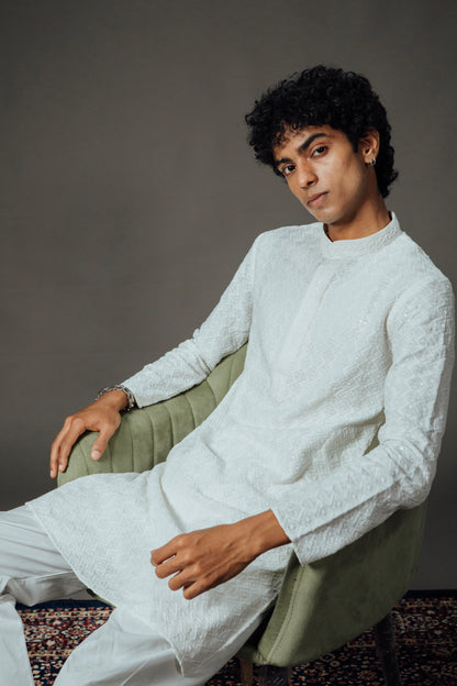 Safaid-e-Noor Kurta with pajama